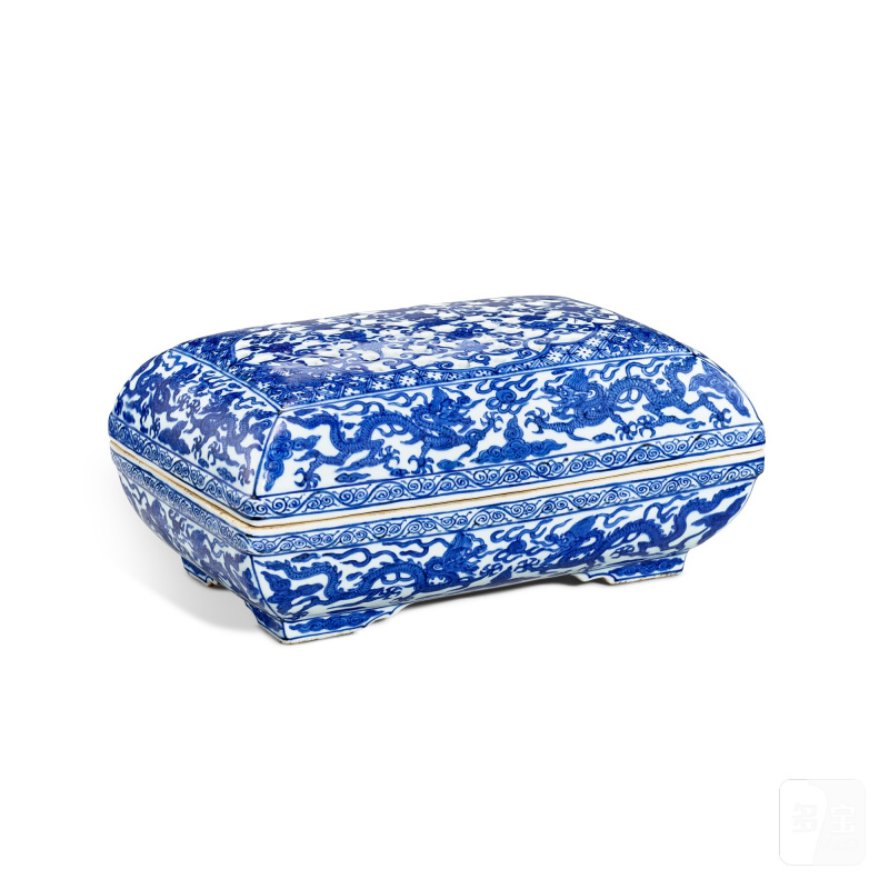 A blue and white 'dragon' box and cover, Mark and period of Wanli | 明萬曆 青花龍紋蓋盒 《大明萬曆年製》款